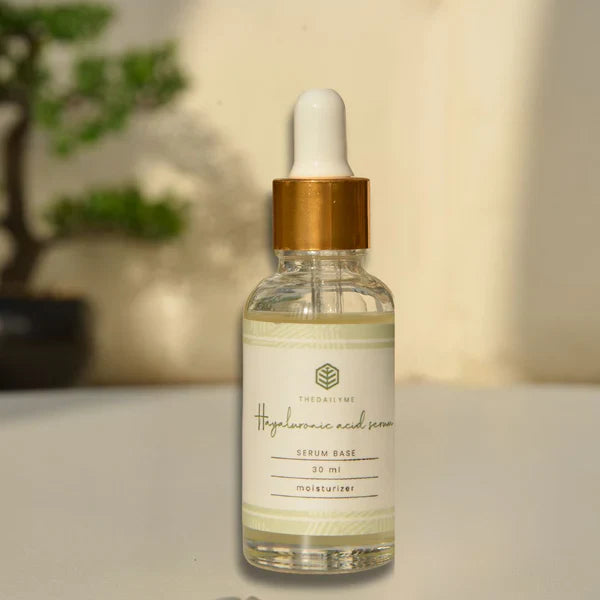 يظهر الترطيب العميق للبشرة ومكافحة التجاعيد في الامارات thedailymeسيروم حمض الهيالورونيك من 